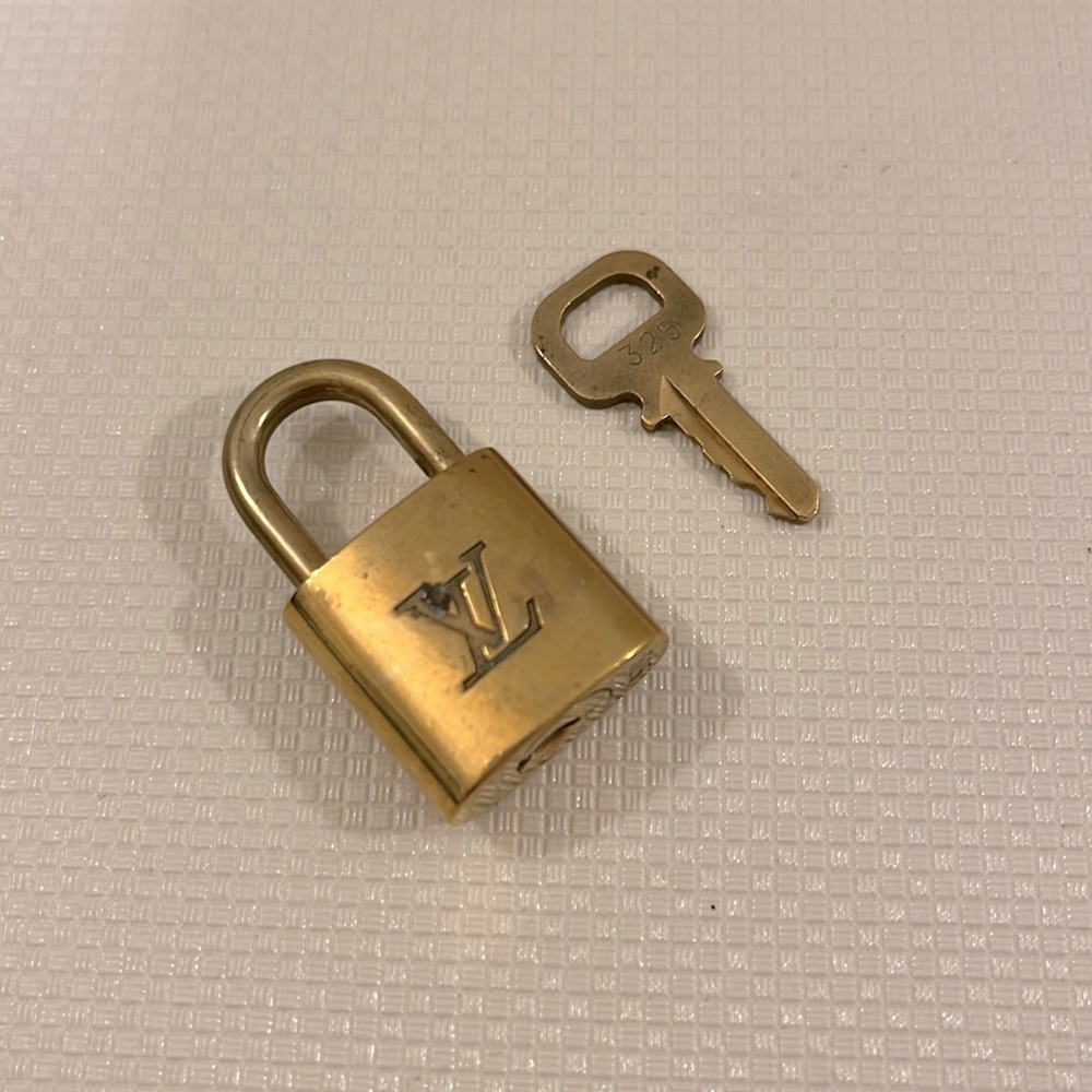 Louis Vuitton Lock and Key #325